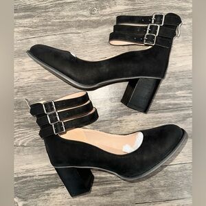 Brand new  never worn Women’s suede heels with straps !